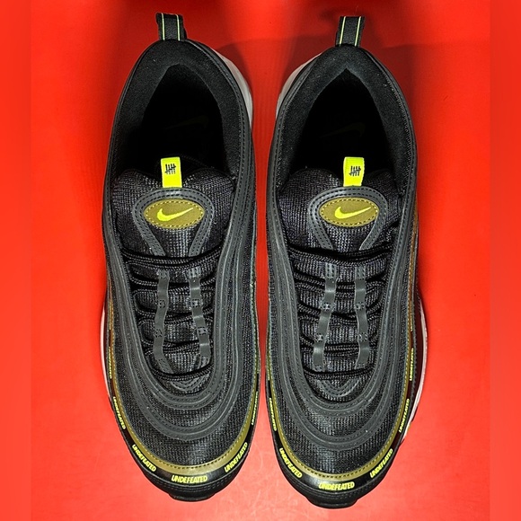 Size 10.5 - Nike Undefeated x Air Max 97 Black Volt - Picture 4 of 9